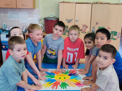 Коллективная работа "Лучики добра"